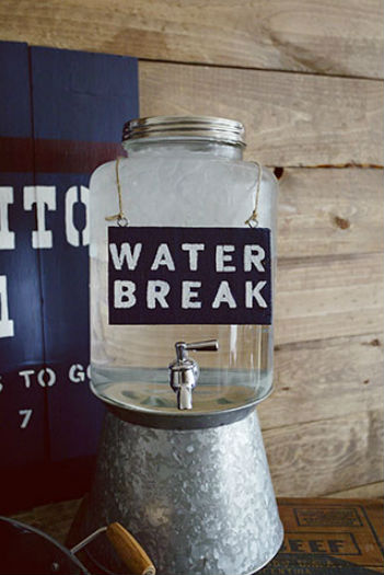 superbowl_drinks_station