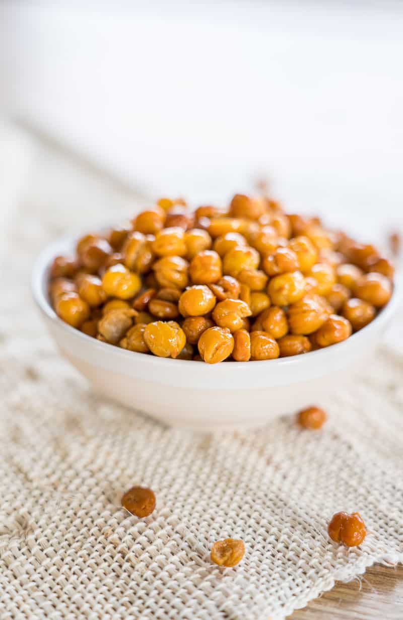 Crunchy Garlic Roasted Chickpeas