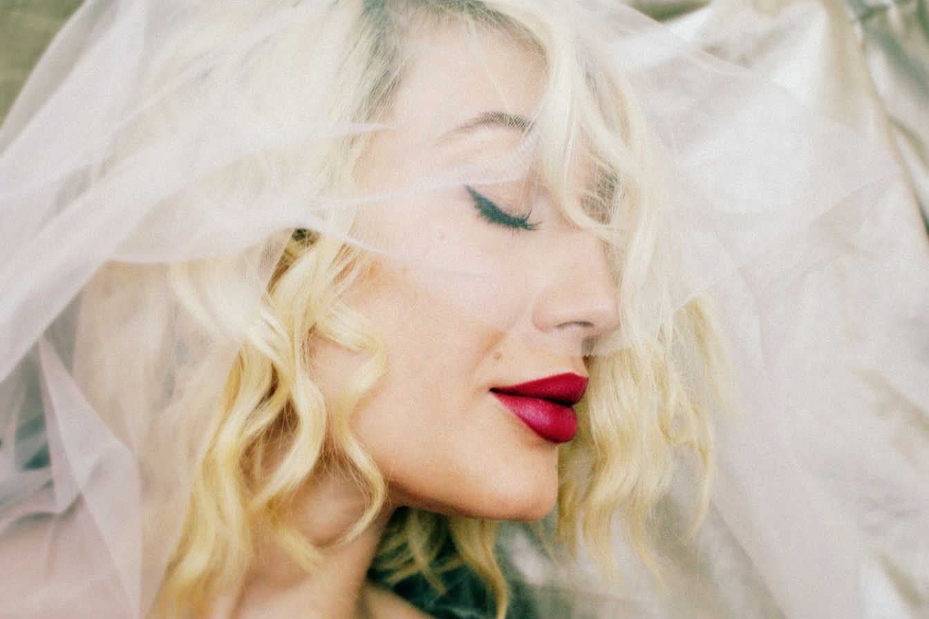 10 Wow-Worthy Wedding Makeup Tips for the DIY Bride