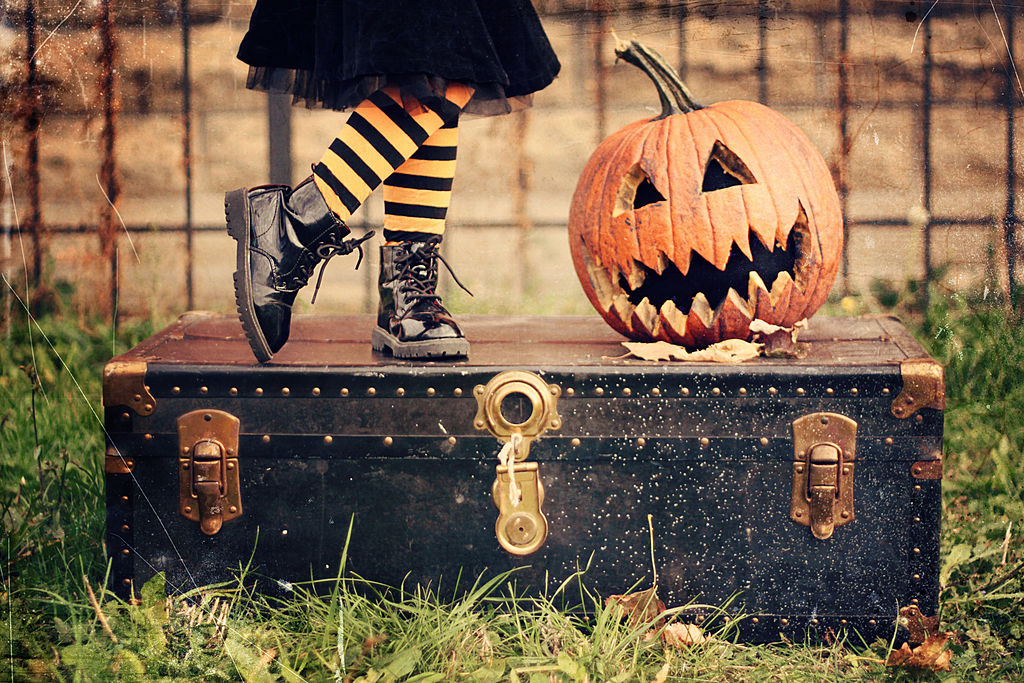 How To Save on Halloween Costumes, Candy, and Decorations