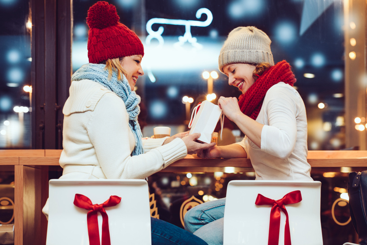 Gift Guide: 10 Fabulous Gifts She’ll Love