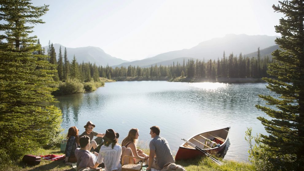 9 Perfect Picnic Essentials for Every Type of Outing