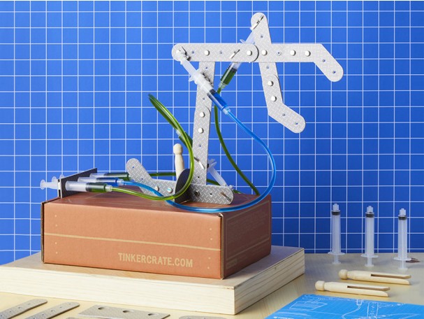 KiwiCo Hydraulic Claw
