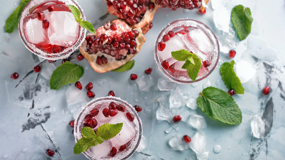 12 Non-Alcoholic Drinks You Can Serve All Your Guests on New Year’s Eve