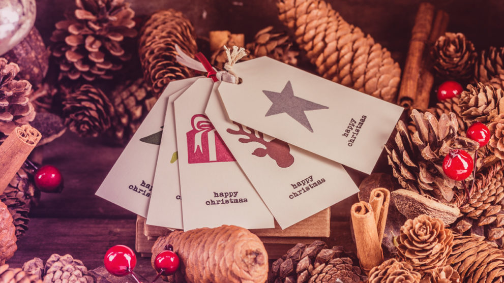 10 of the Best Personalized Gifts to Give