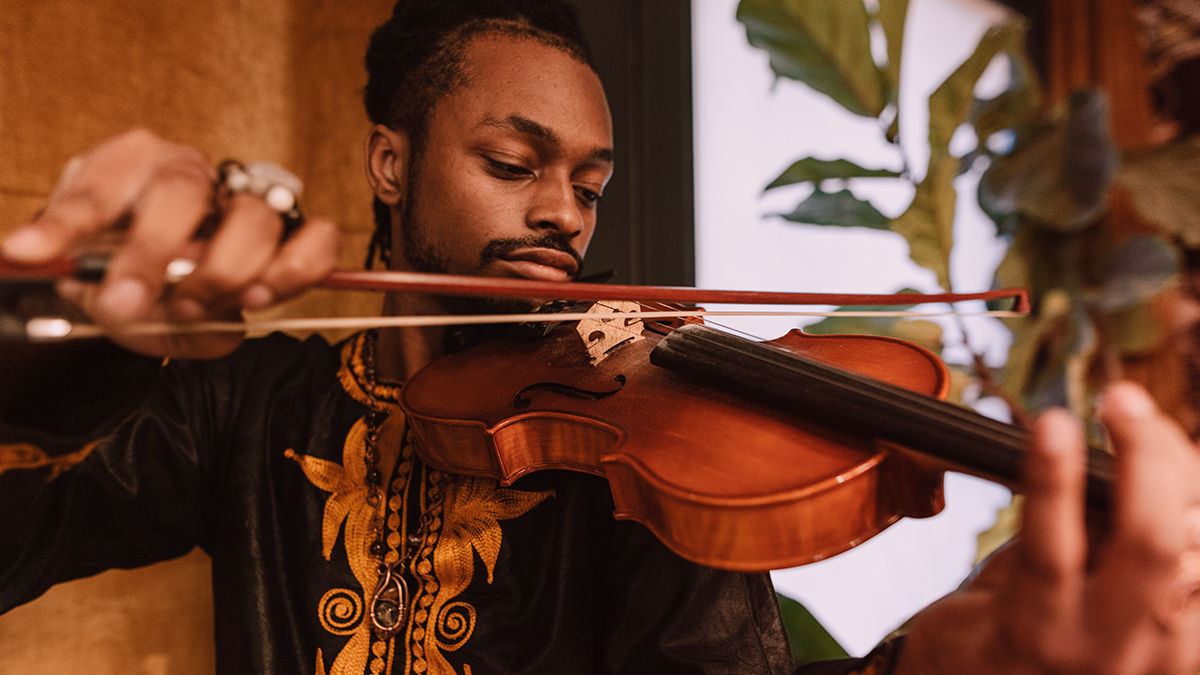 Man playing the violin