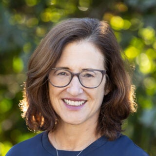 Headshot - Laura Abrams